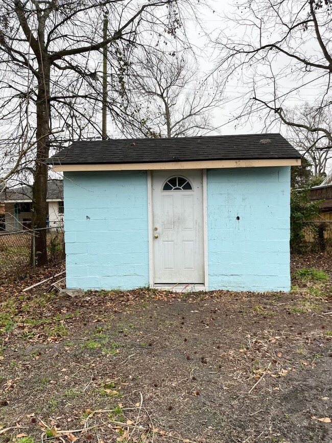 Building Photo - 3 Bedroom, 1 Bath Home in Savannah!