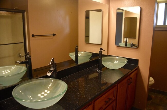 Building Photo - Awesome 5 Bed 2 Bath Home at ASU