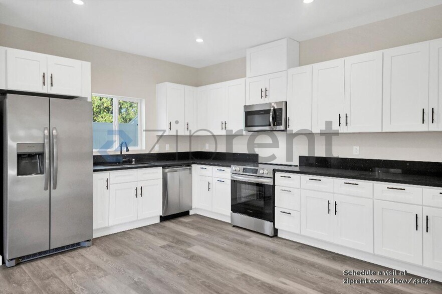 Building Photo - 22657 Strathern St