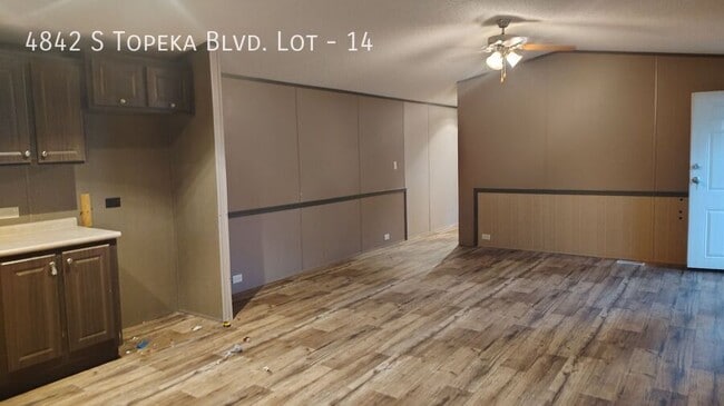 Building Photo - 4842 SW Topeka Blvd