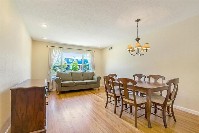 Building Photo - Available for July 1st Move In