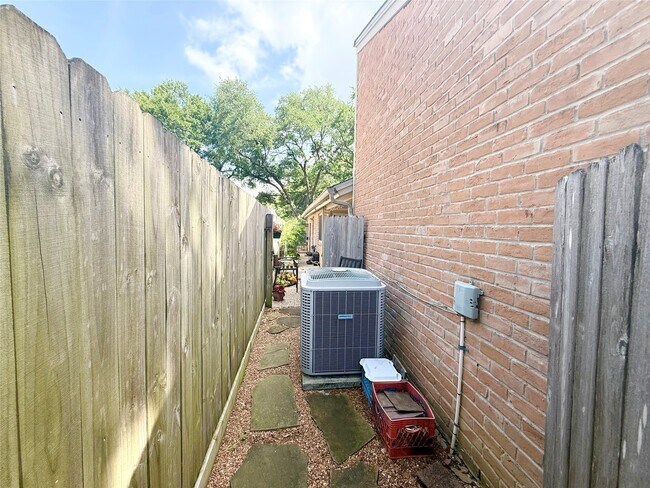 Building Photo - 14831 Royal Birkdale St