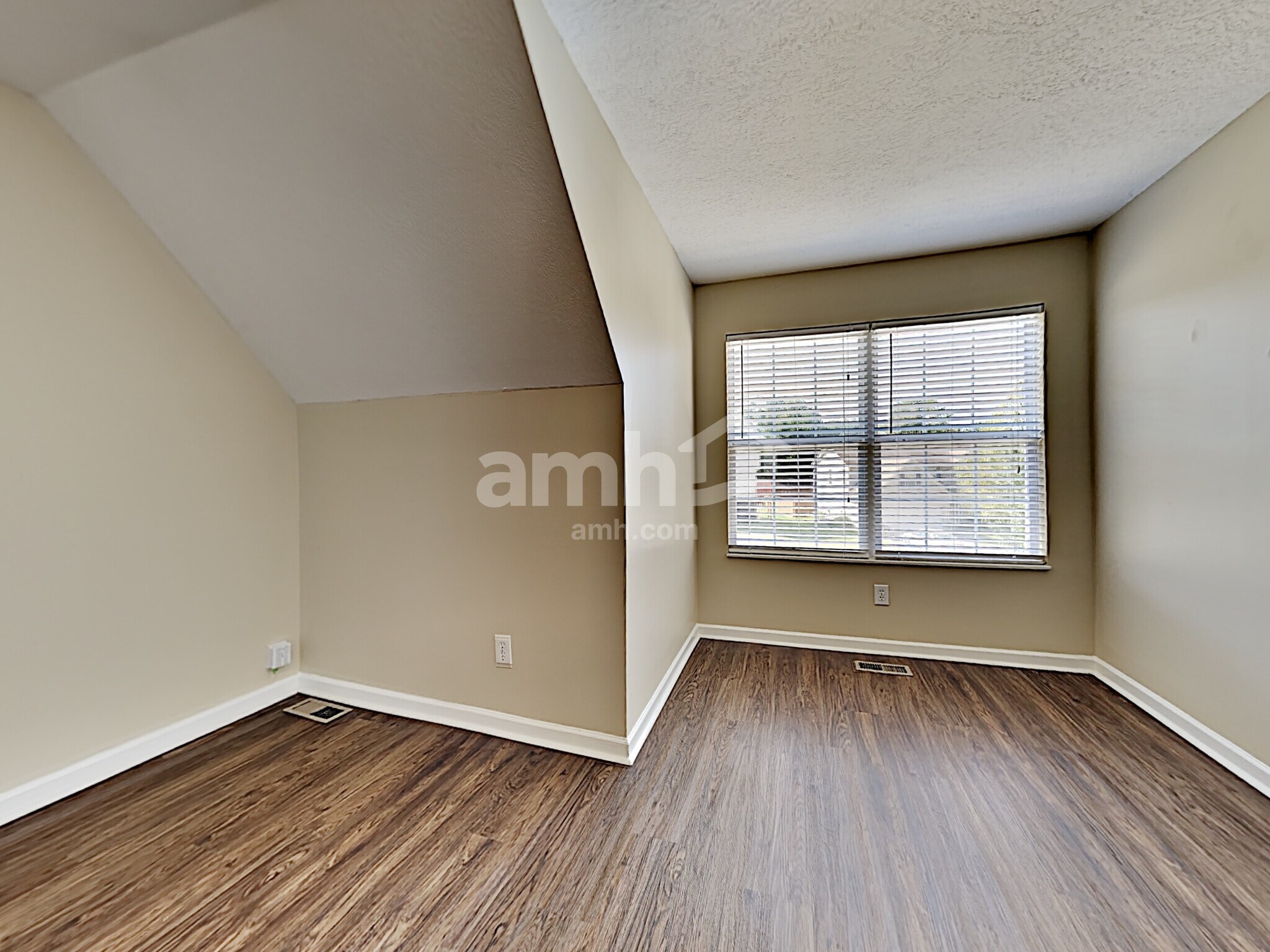Building Photo - 4417 Oakbank Ln