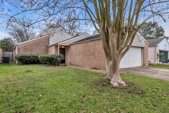 Building Photo - 4407 Hickory Grove Dr