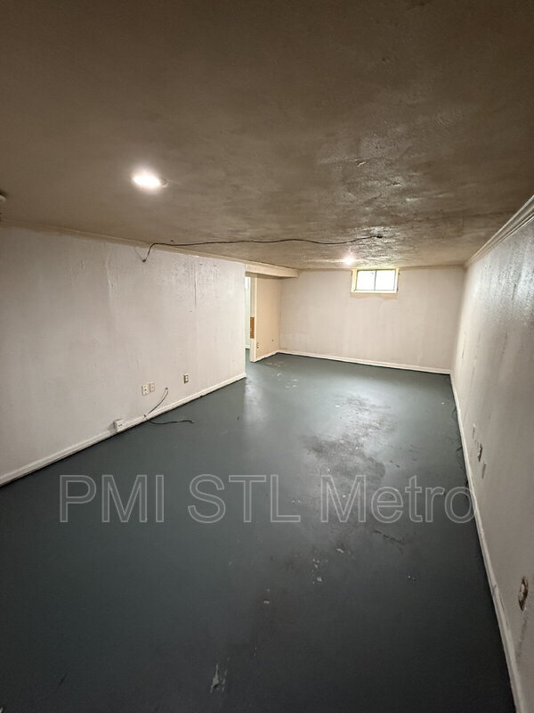 Building Photo - 1230 Roxton Dr