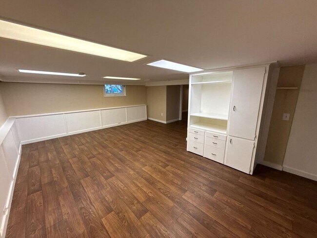 Building Photo - 1615 D St NE