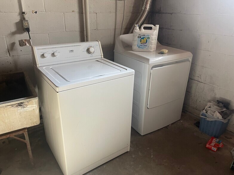 Laundry - 1228 Highland Ave