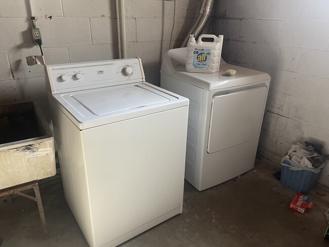 Laundry - 1228 Highland Ave