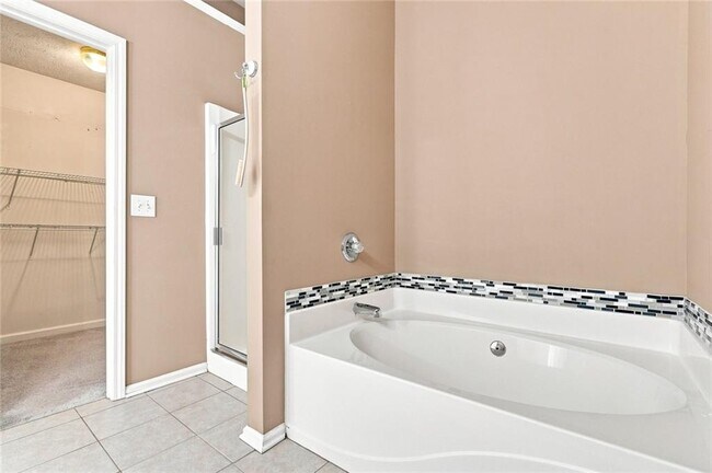 Building Photo - 3063 Kentmere Dr