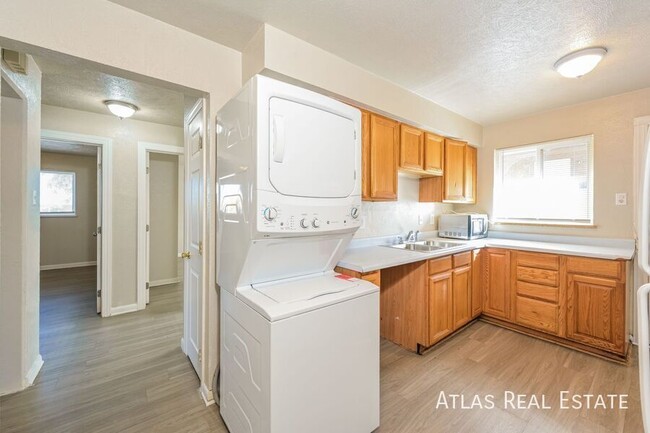 Building Photo - Nice 3 Bedroom ready for you to move in! W...