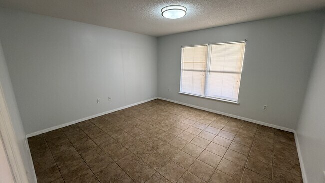 Building Photo - 5002 Strada Dr