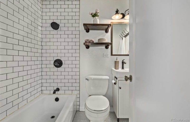 Building Photo - 6137 Sterne Cir