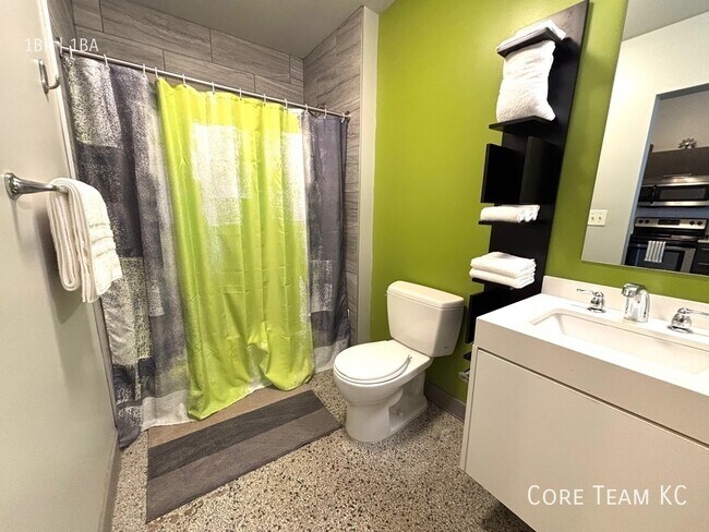 Building Photo - 306 E 12th St