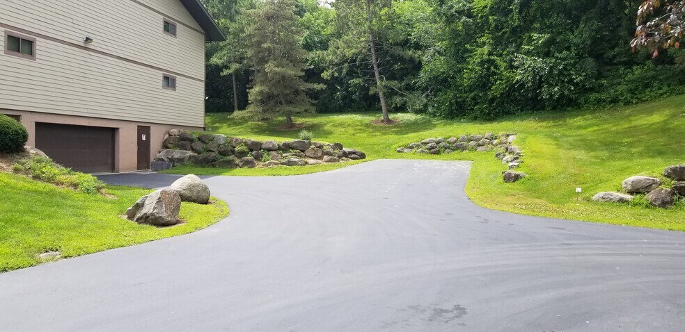 entry to covered parking - 5325 Brody Dr