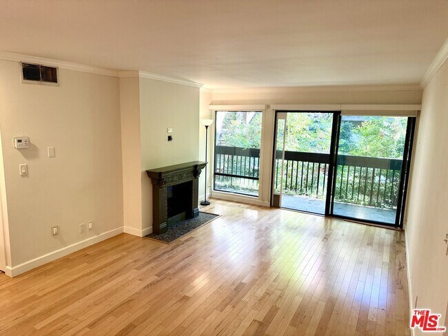 Building Photo - 950 Kings Rd