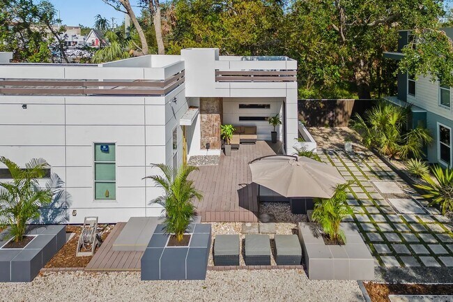 Building Photo - 603 38th St W