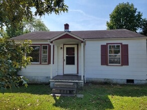 Building Photo - 2 Bedroom House