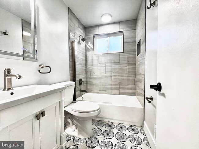 Building Photo - 5719 Rossmore Dr