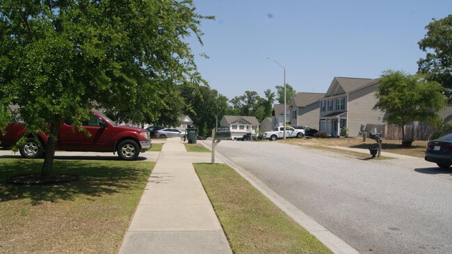 Building Photo - 375 Niblick Dr