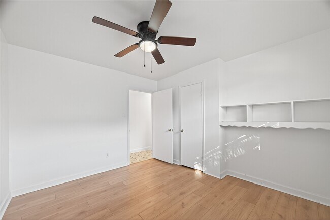 Building Photo - 9011 Landsdowne Dr