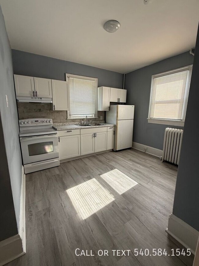 Building Photo - 1610 Hampton Ave SW