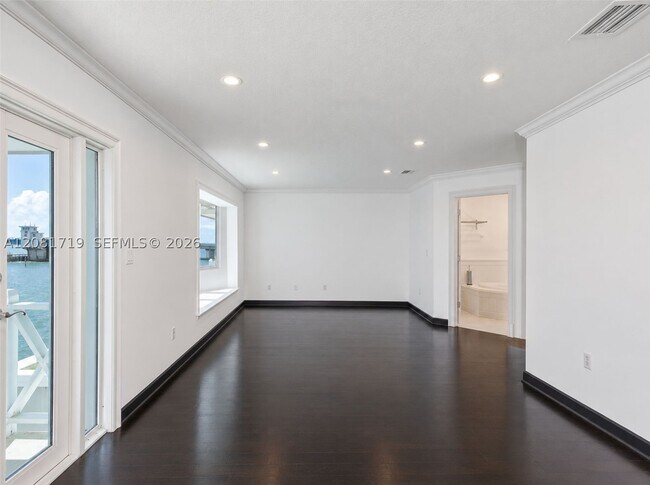 Building Photo - 8041 NE Bayshore Ct