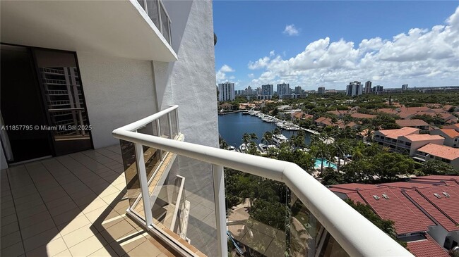 Building Photo - 3610 Yacht Club Dr