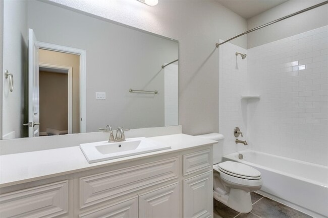 Building Photo - 3323 Royal Ridge Dr