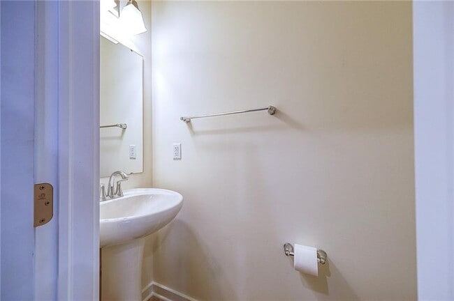 Building Photo - 123 Foxhound Dr