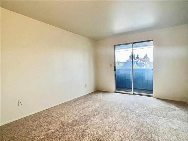 Building Photo - 430 4th St SE