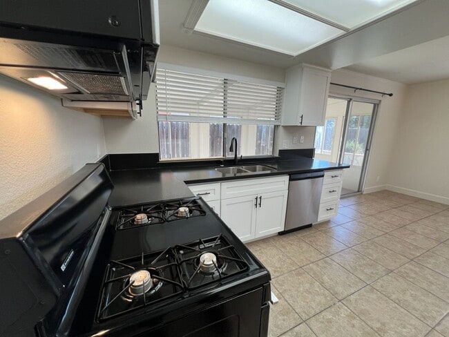 Building Photo - Newly updated 3-bedroom Single Story in th...