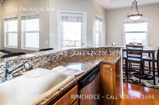 Building Photo - 1254 Engracia Ave