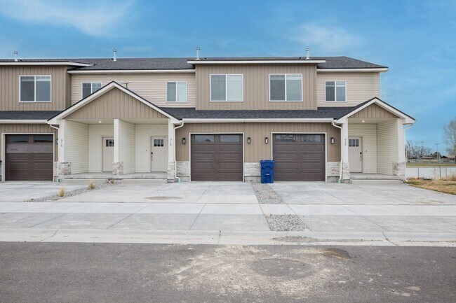 Building Photo - $300 off first month for February move-ins - BRAND NEW 3 BED 2.5 BATH HOMES IN ST ANTHONY