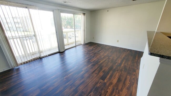 Building Photo - Updated condo across from UNCC!! Dont Miss...