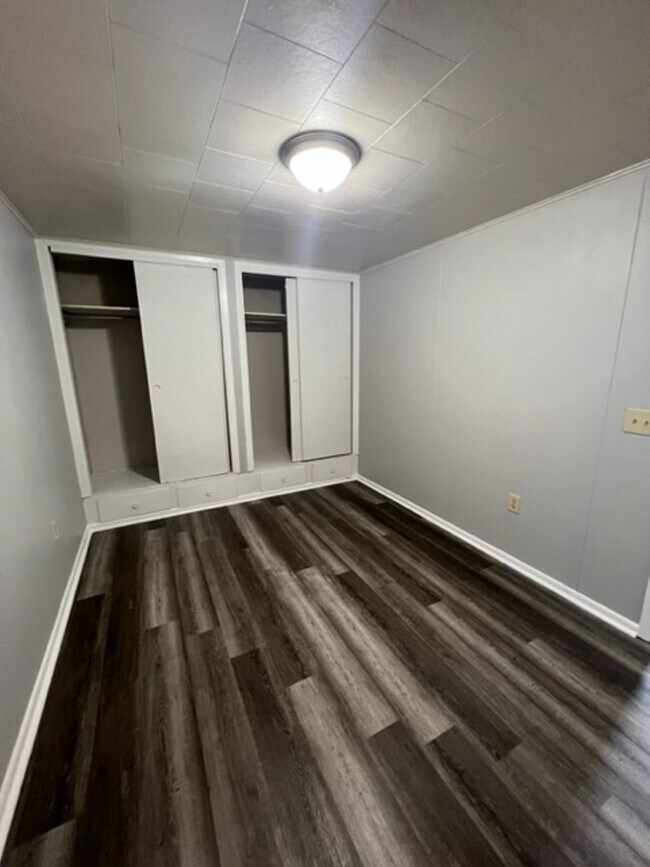 Building Photo - 601 Cedarwood Dr