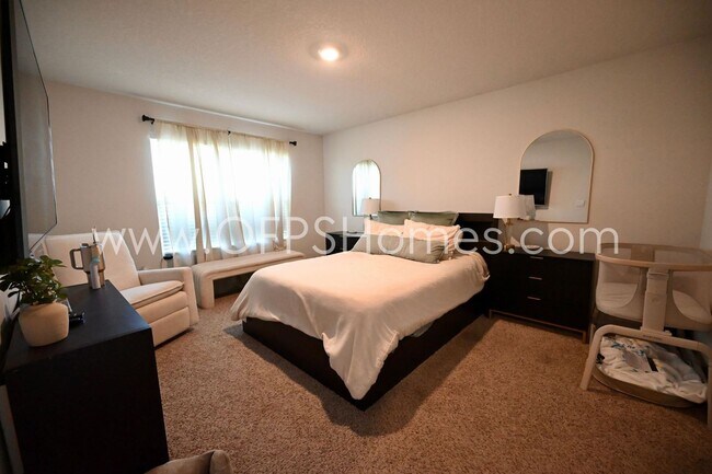 Building Photo - 4 Bed Crestview Home