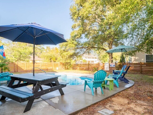 Building Photo - 4502 E Oak Island Dr