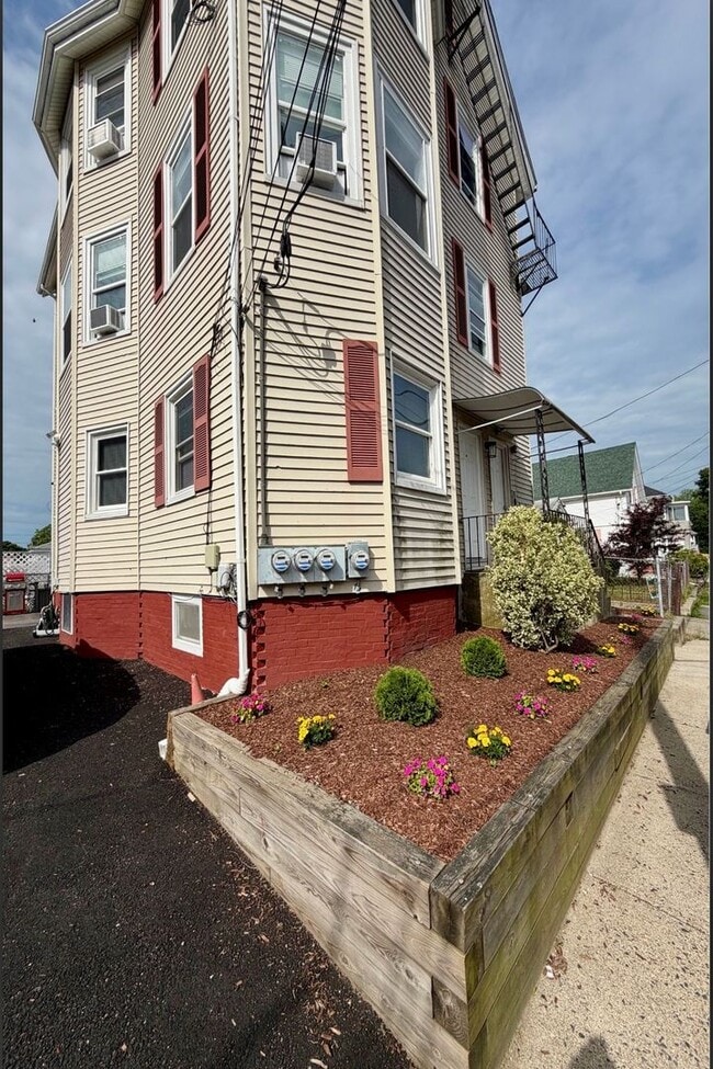 Building Photo - 178-180 Chandler Ave