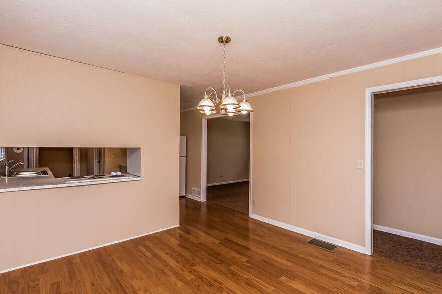 Building Photo - 7163 Bluebird Ln
