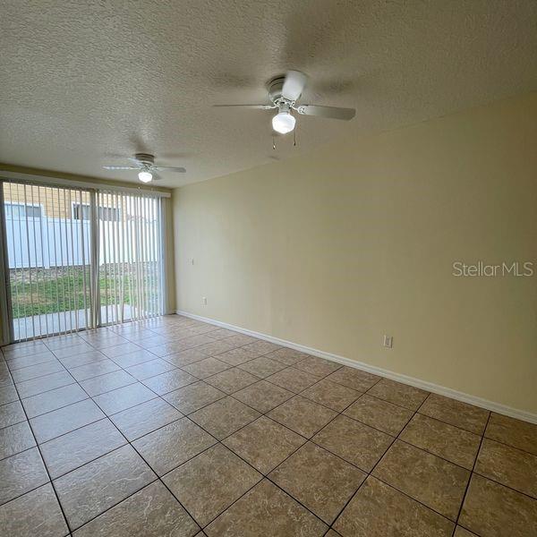 Building Photo - 2715 Fan Palm Dr