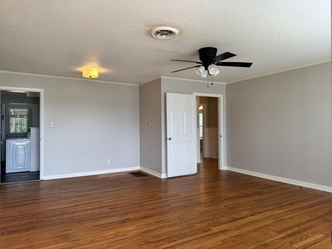 Building Photo - 1206 S Fleishel Ave