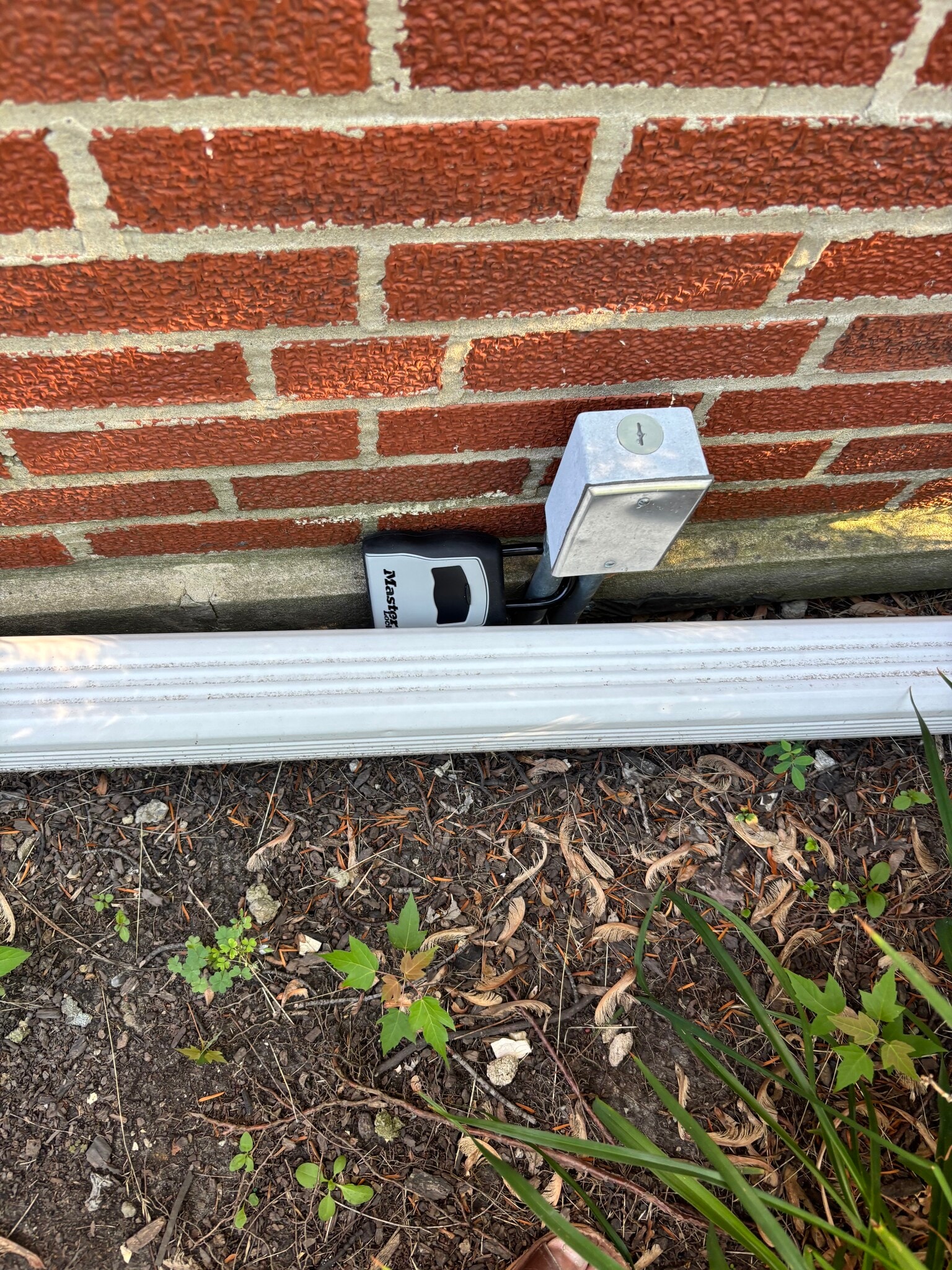 Building Photo - 6710 N Fairfield Ave