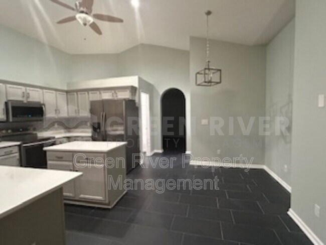 Building Photo - 1559 Lakeway Dr