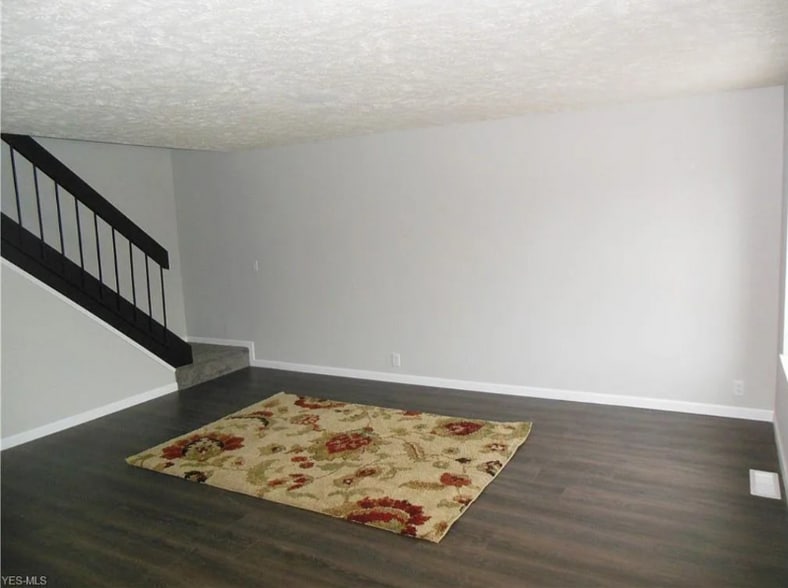 Building Photo - 1651 Mentor Ave