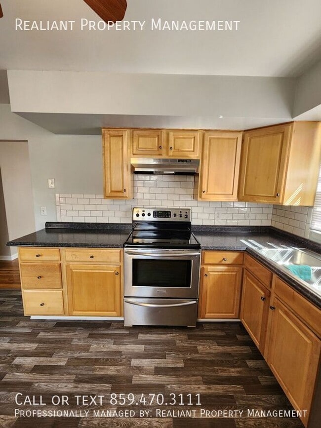Building Photo - 2135 Tamarack Dr