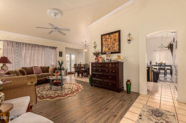 Building Photo - 542 S Cholla St