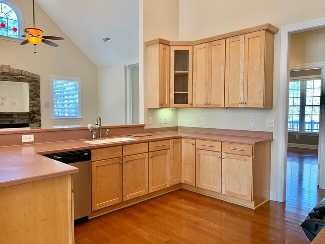 Building Photo - Great Home in Gated Community with Bonus Room!