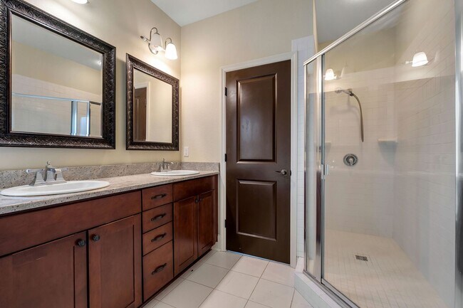 Building Photo - Midtown Tallahassee Townhome