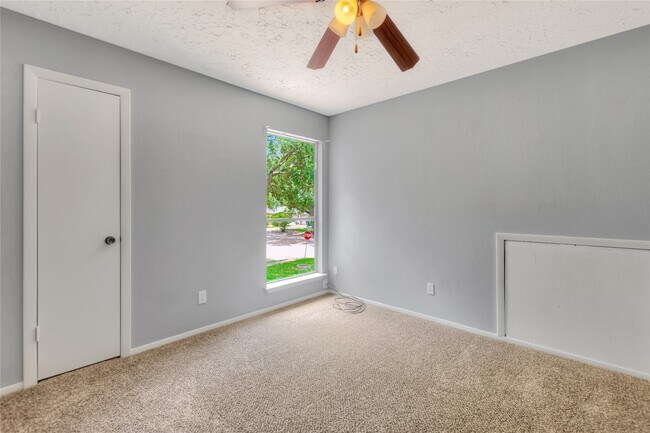 Building Photo - 619 Leicester Ln