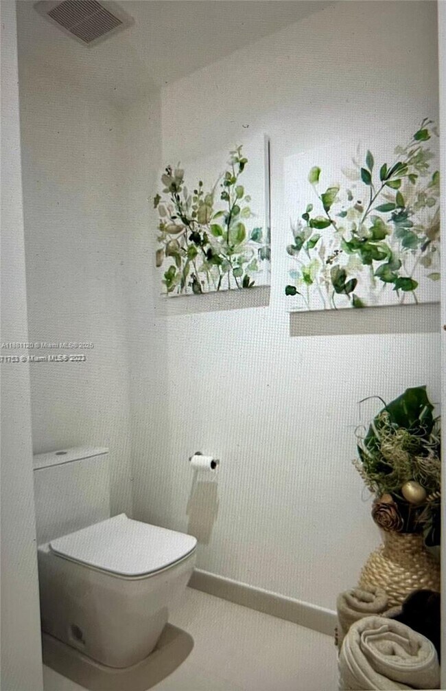 Building Photo - 851 NE 1st Ave